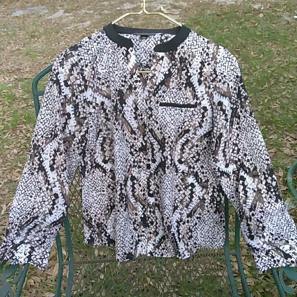 No collar button down blouse